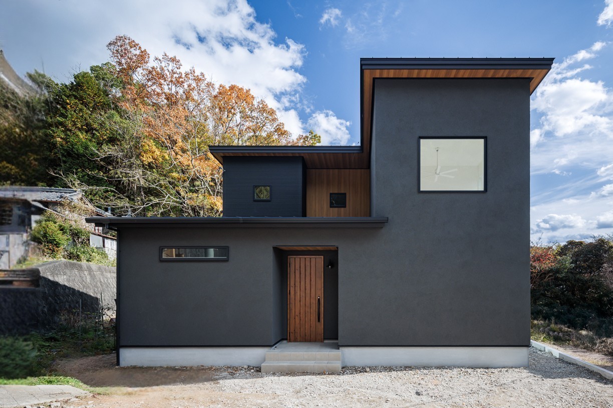 空を切り取る吹抜の家